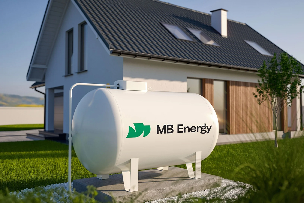 Flüssiggastank von MB Energy an Gebäude für zuverlässige Energieversorgung