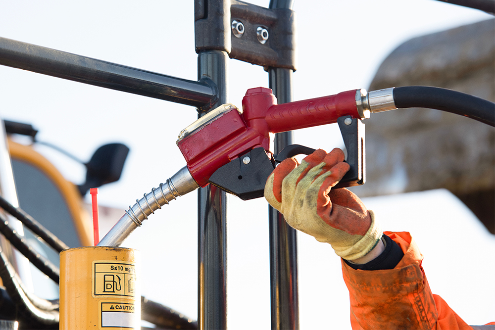 Fueling at industrial site_AdobeStock_1311942291_sRGB