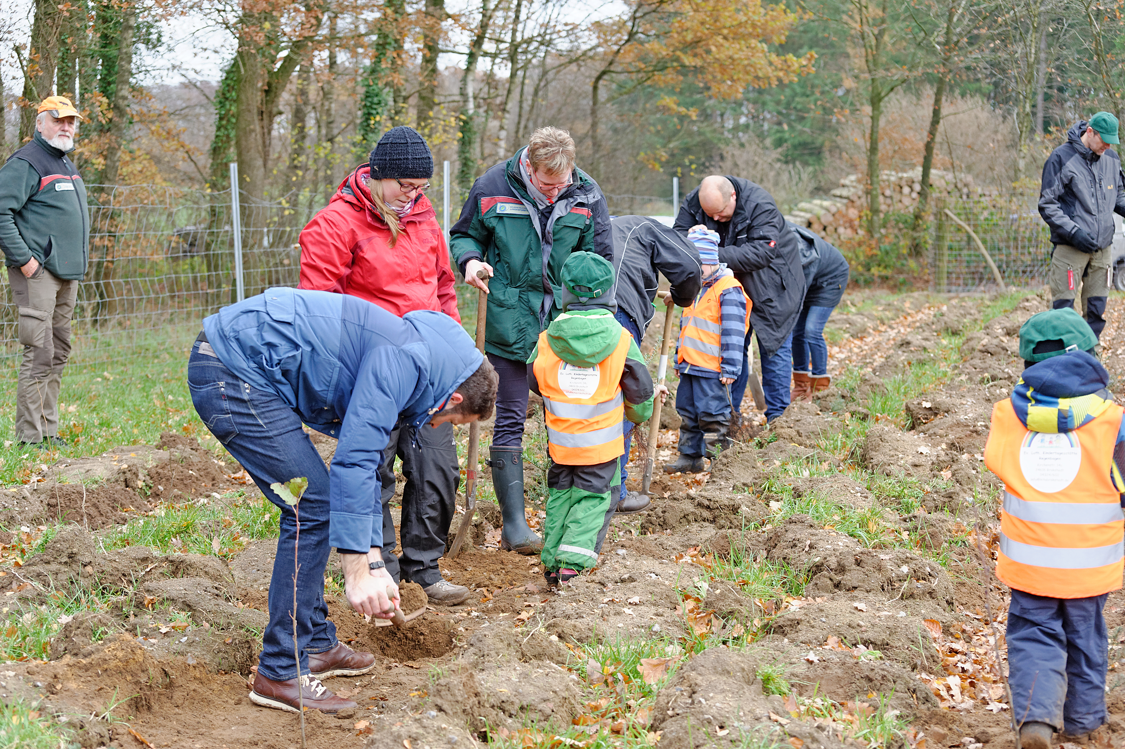 Initiative-Pro-Klima_Sarlhusen_Pflanzaktion_2018-11-27_86
