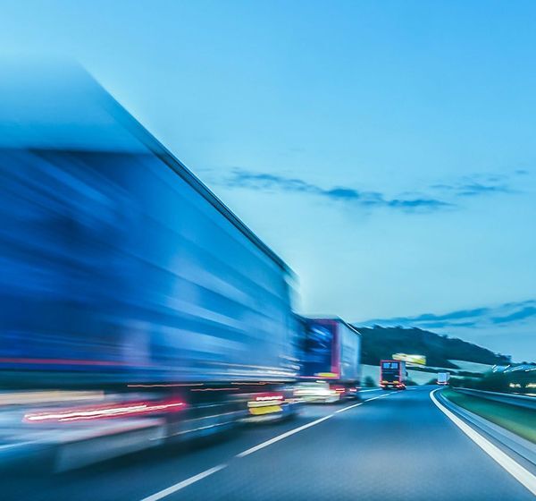 Truck_LKW im Verkehr auf Autobahn_9409fefc68